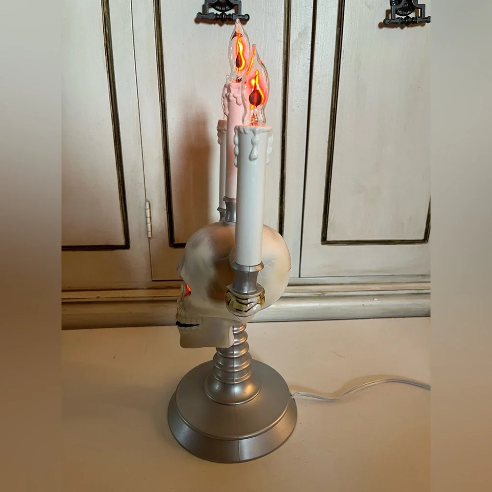 Vintage 1994 HallowScream Haunted Candelabra Skull Flames Glowing Red Eye w/box